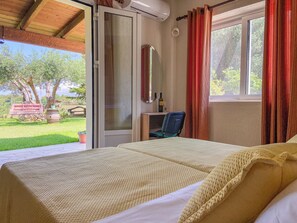 2 bedrooms, iron/ironing board, travel cot, free WiFi - Ifigeneia's  Residence (Argostoli)