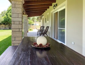 Outdoor dining - Ifigeneia's  Residence (Argostoli)