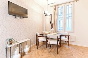 Apartment | Dining