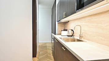 Apartment | Private kitchen | Cookware/dishes/utensils