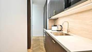 Appartement | Cuisine privée | Batterie de cuisine, vaisselle et ustensiles