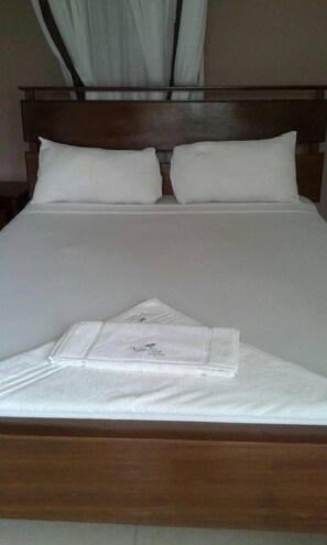 Desk, laptop workspace, soundproofing, free WiFi - MTWAPA COUNTRY RESORT (Mtwapa)