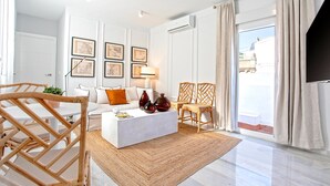 Íbúð (2 Bedrooms) | Stofa
