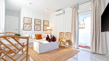 Apartment (2 Bedrooms) | Living area