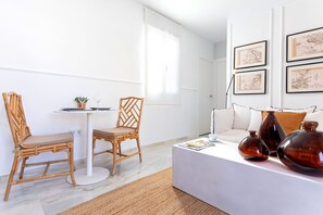 อพาร์ทเมนท์ (2 Bedrooms) | บริเวณนั่งเล่น