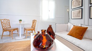Íbúð (2 Bedrooms) | Stofa