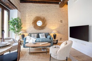 Apartamento (2 Bedrooms) | Sala de estar | TV