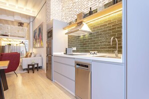 Apartamento (1 Bedroom) | Cocina privada | Frigorífico, microondas, horno y lavavajillas