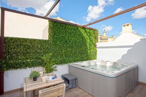 Bañera de hidromasaje privada