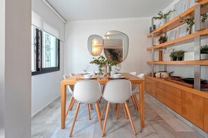 아파트 (4 Bedrooms) | 객실 내 식사 공간