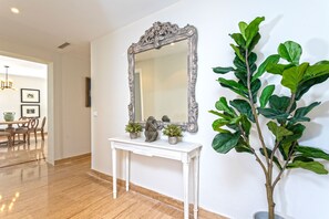 Interior entrance - Genteel Home Incosol (Marbella)