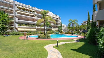 Sesongbasert utendørsbasseng