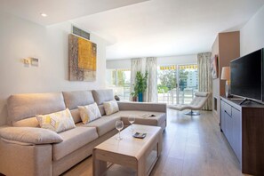 Apartment (2 Bedrooms) | Living area