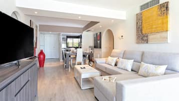 Apartment (2 Bedrooms) | Wohnbereich