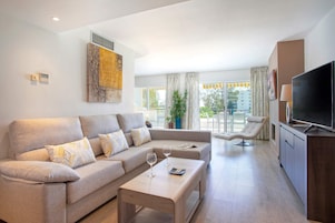 Apartment (2 Bedrooms) | Living area