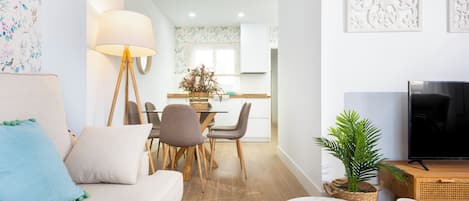 Apartment (3 Bedrooms) | Living area