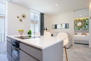 Apartamento, 1 quarto | Opções para refeição no quarto