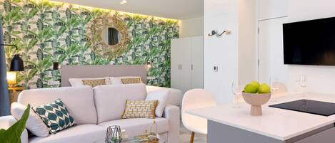 開放式套房 (0 Bedroom) | 起居區 | 智慧型電視