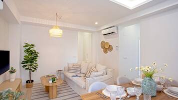 Apartment (3 Bedrooms) | Wohnzimmer
