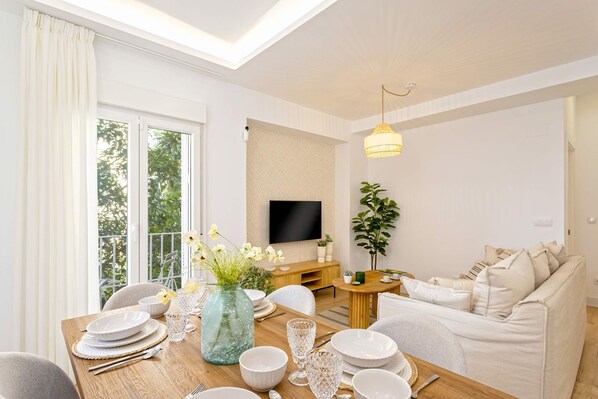 Appartement (3 Bedrooms) | Aire de séjour