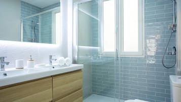 Appartement (3 Bedrooms) | Badkamer | Een douche
