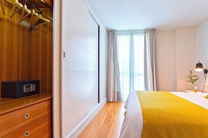 Leilighet (2 Bedrooms) | 1 soverom, strykejern/-brett, wi-fi (inkludert) og sengetøy