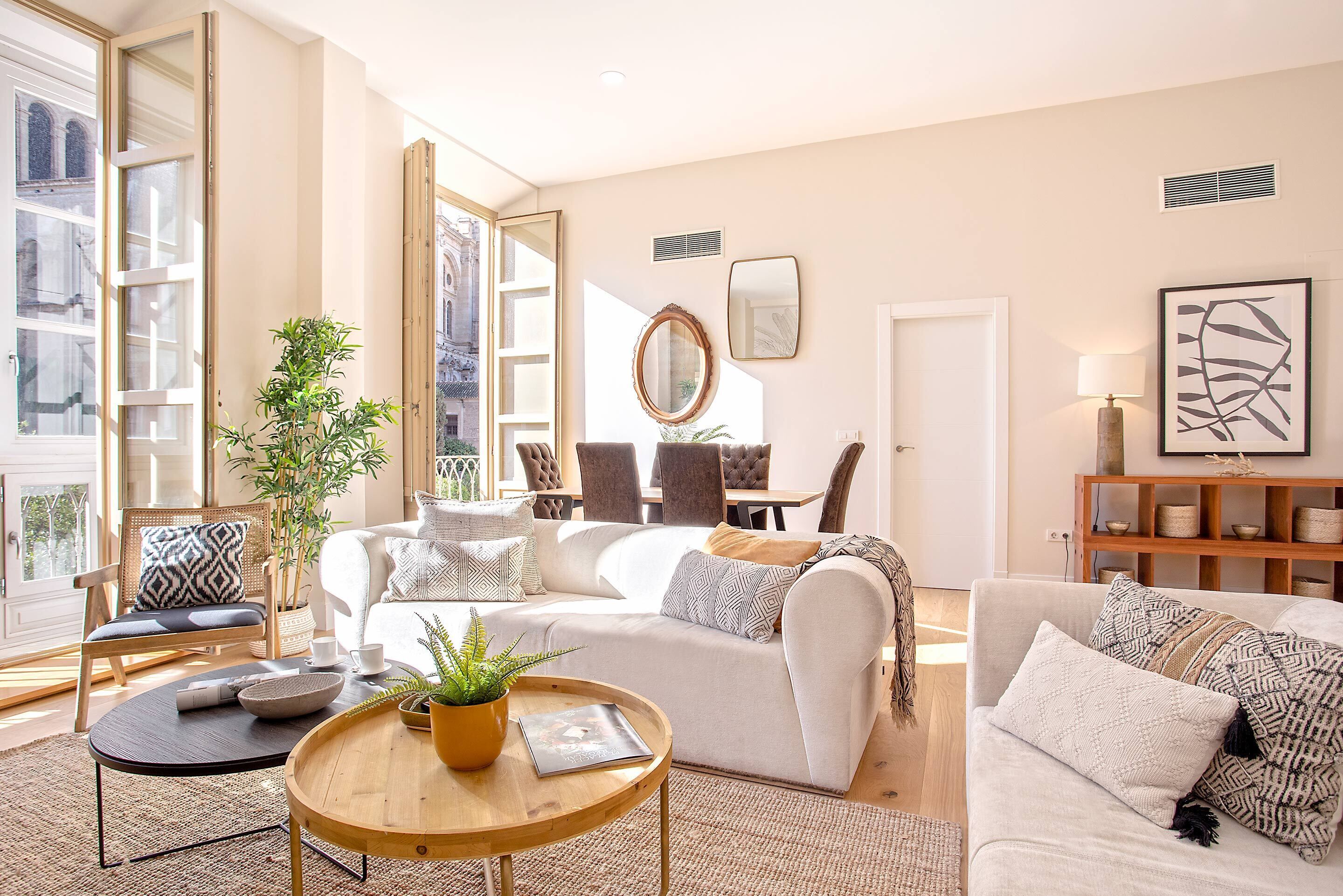 Apartment (3 Bedrooms) | Living room | TV