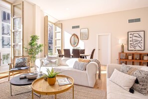 Lägenhet (3 Bedrooms) | Vardagsrum | Tv