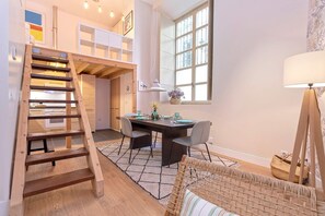 Apartment (1 Bedroom) | In-room dining - Genteel Home San Agustín (Málaga)