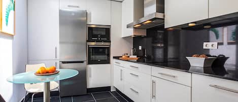 公寓 (2 Bedrooms) | 私人厨房 | 大冰箱、微波炉、烤箱、炉灶