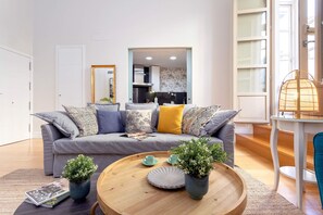 Apartment (1 Bedroom) | In-room dining