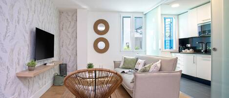 Departamento (2 Bedrooms) | Área de sala de estar | Televisión