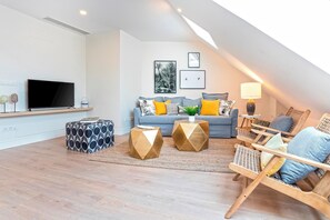 Appartement (2 Bedrooms) | Woonruimte | Televisie