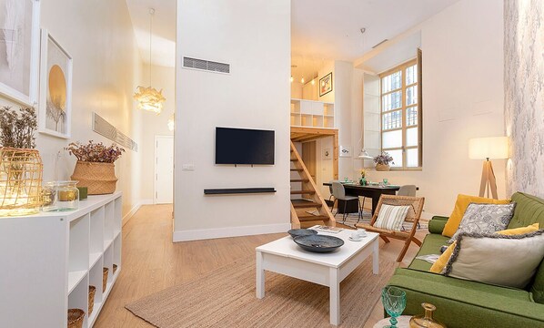 Appartement (1 Bedroom) | Coin séjour | Télévision