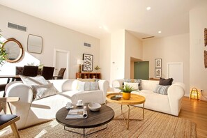 Apartment (3 Bedrooms) | Living room | TV - Genteel Home San Agustín (Málaga)