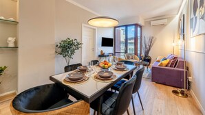Căn hộ (3 Bedrooms) | Khu vực ăn uống tại phòng