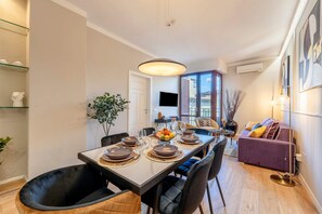 Appartement (3 Bedrooms) | Dineren op de kamer