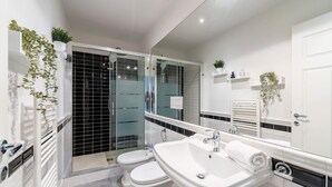 Căn hộ (3 Bedrooms) | Phòng tắm