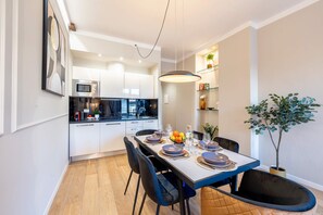 Apartment (3 Bedrooms) | In-room dining - Genteel Home Teatro Verdi (Florence)
