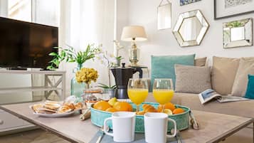 Apartment (2 Bedrooms) | In-room dining