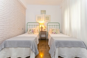 2 bedrooms, iron/ironing board, free WiFi, bed sheets - Genteel Home Litoral (Málaga)