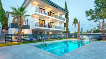 Seasonal outdoor pool