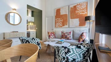 Apartemen (2 Bedrooms) | Area keluarga | TV