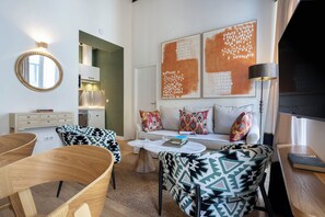 Appartamento (2 Bedrooms) | Area soggiorno | TV