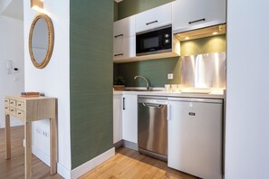 Appartamento (2 Bedrooms) | Cucina privata | Frigorifero, microonde