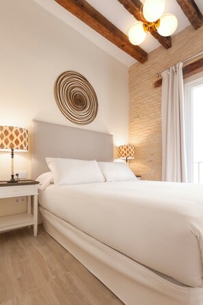 Apartment | 1 bedroom, soundproofing, iron/ironing board, free cribs/infant beds - Genteel Home Feria (Seville)