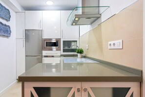 Lejlighed (1 Bedroom) | Privat køkken | Køleskab, mikrobølgeovn, kogeplade, opvaskemaskine