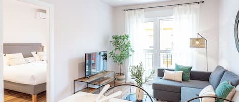 Apartment | Wohnbereich | Fernseher
