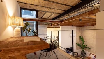 Apartment (4 Bedrooms) | Living area