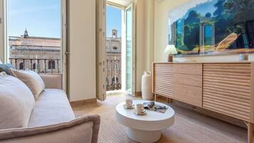 Apartment (0 Bedroom) | Living area